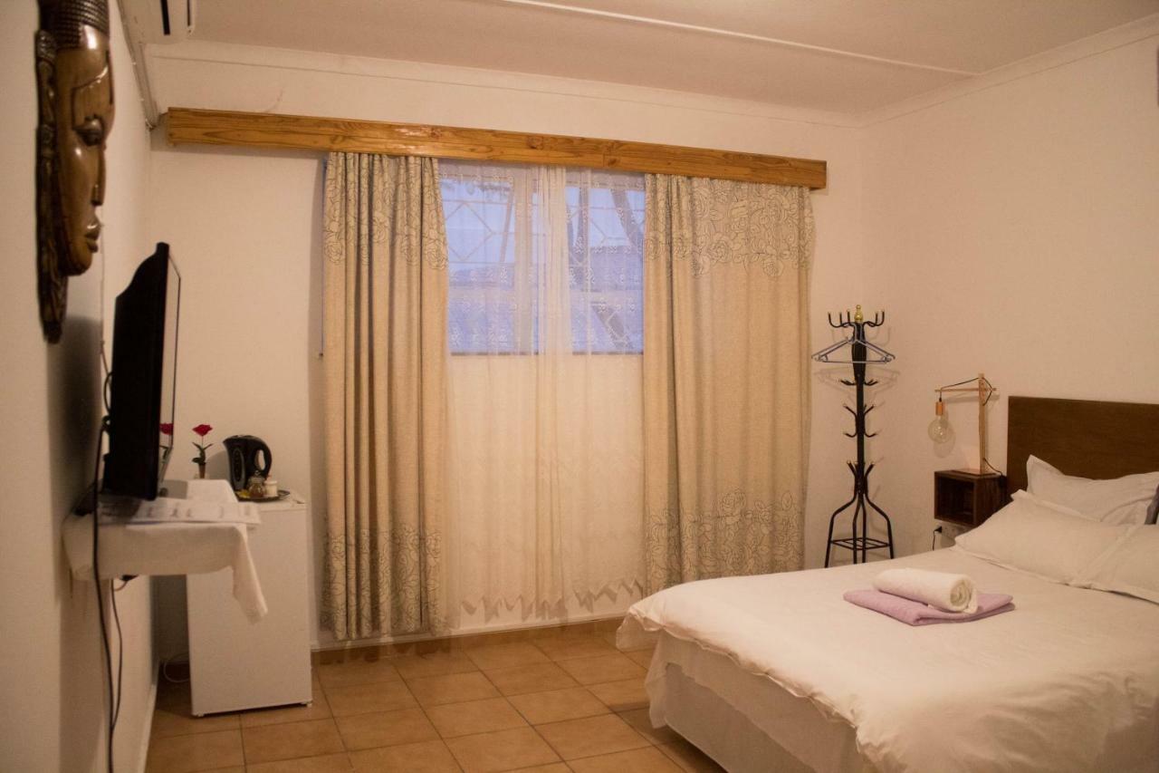 Yoieli Guest House Windhoek Kültér fotó